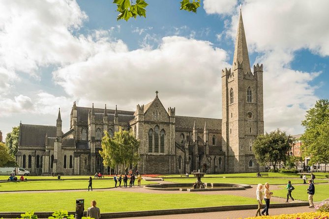 90 Minute Dublin Walking tour and Sightseeing tips - City Hall and the Viking Dubhlinn