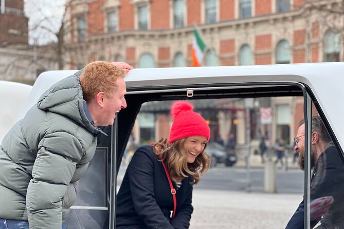 A Unique and Fun 1 Hour city tour of Dublin - Christ Church Cathedral and Dublin Castle
