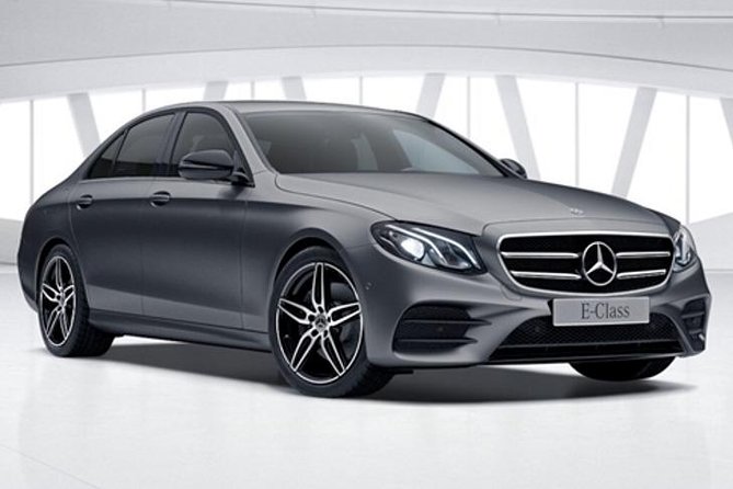 Arrival Transfer: Dublin Airport DUB to Dublin in Business Car - Meeting your driver inside Dublin Airport