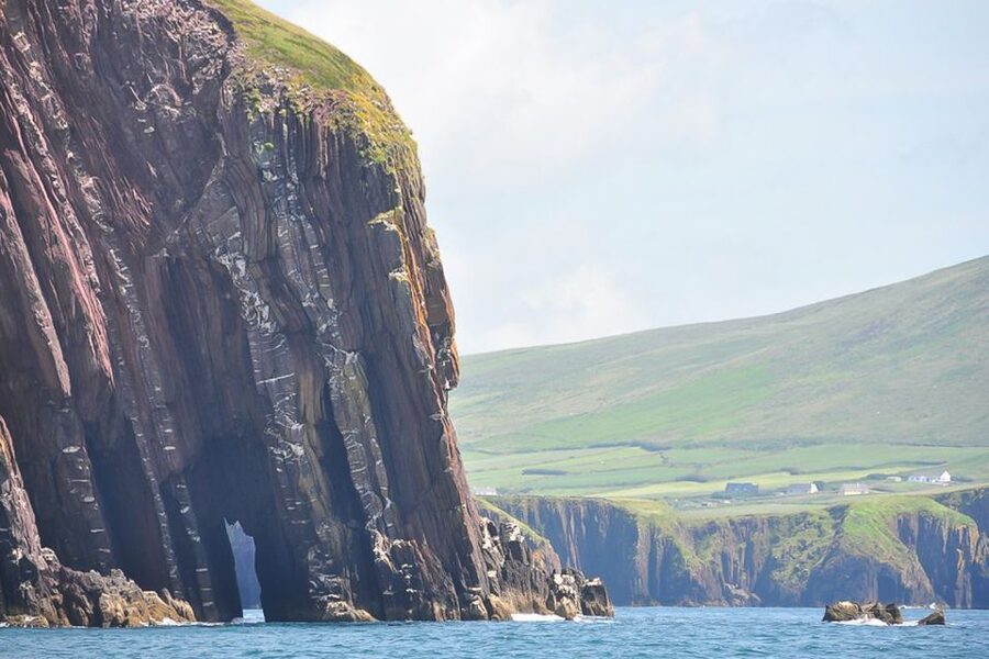 Best of Ireland 6-Day Backpackers Economy Tour - Coaches, group size, and the daily pace