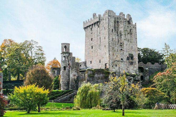Blarney, Rock of Cashel & Cahir Castles Day Tour From Dublin - Meeting the bus at the Molly Malone statue