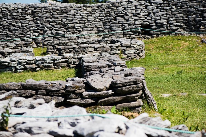 Caherconnell Fort & Sheepdog Demonstrations - Rain, wind, and the covered viewing area