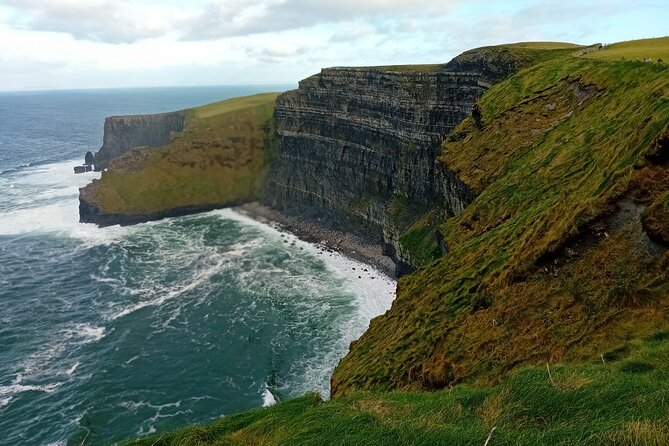 Cliffs of Moher and Wild Atlantic Way Private Tour: From Dublin - Doolin for a pub lunch and local shopping