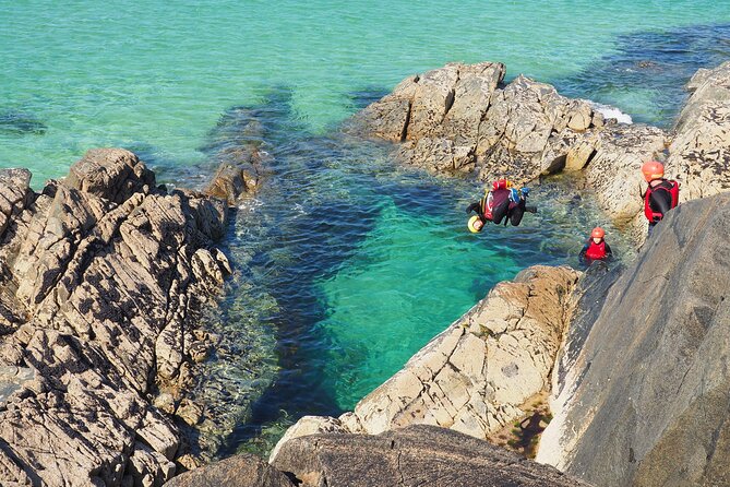 Coasteering on Irelands Wild Atlantic Way - Cliff jumping and choosing your own challenge