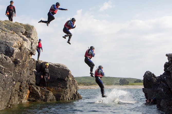 Coasteering on Irelands Wild Atlantic Way - The guides make the difference