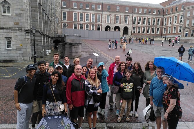 Complete tour of Dublin in Italian - Ha’penny Bridge and a quick river pause