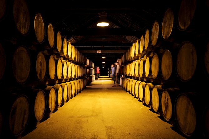 Cork Midleton DistilleryJameson Experience & Whiskey Tasting - Old kilns, mills, and the making of whiskey