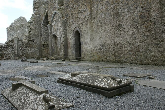Day trip to Cliffs of Moher & Bunratty Castle and Ennis - Who should book this experience?