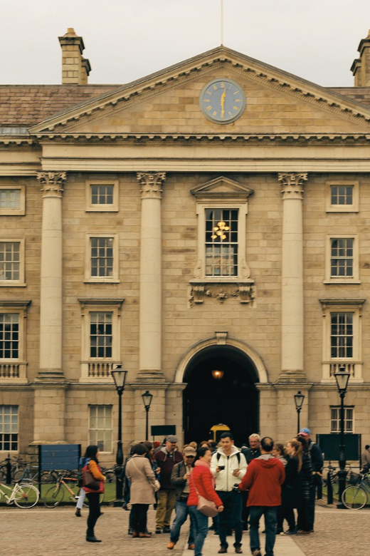 Dublin: 2 Hour City Center Guided Walking Tour - The guide makes the difference