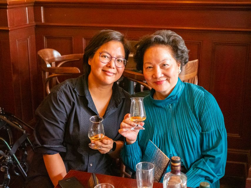 Dublin: 2-Hour Premium Whiskey and Food Tasting Tour - Five whiskeys in two Dublin institutions