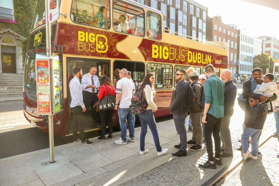Dublin: Big Bus Hop-On, Hop-Off Tour with Live Guide - Molly Malone, Temple Bar, and Dublin Castle