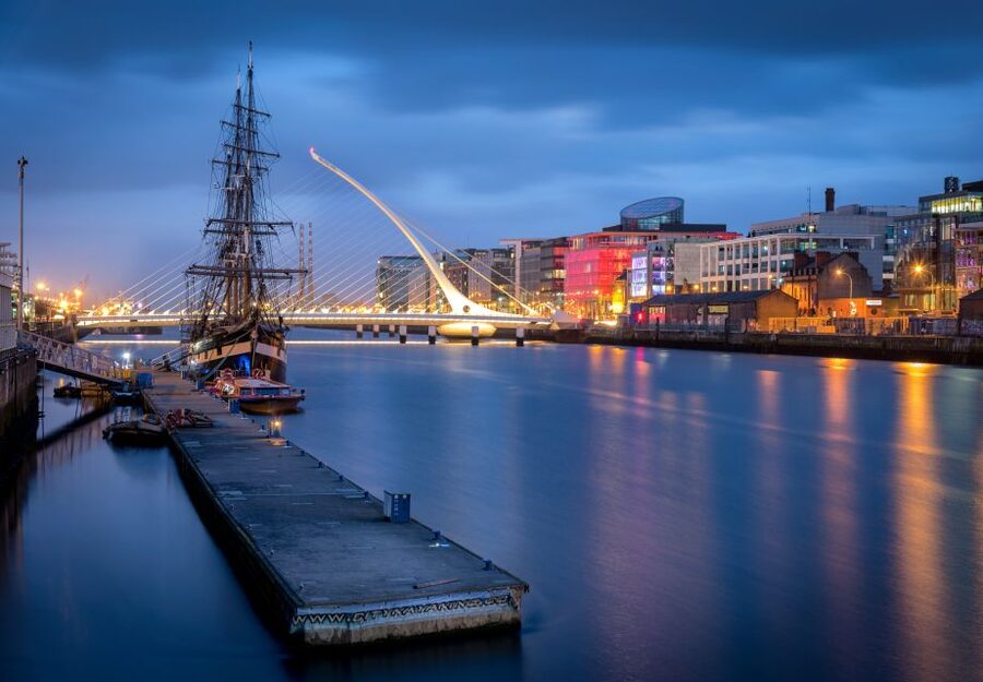 Dublin: Big Bus Panoramic Night Tour with Live Guide - Temple Bar after sunset