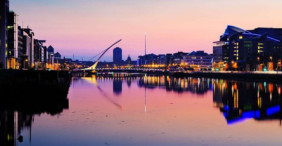 Dublin: Big Bus Panoramic Night Tour with Live Guide - Merrion Square and Oscar Wilde’s Dublin