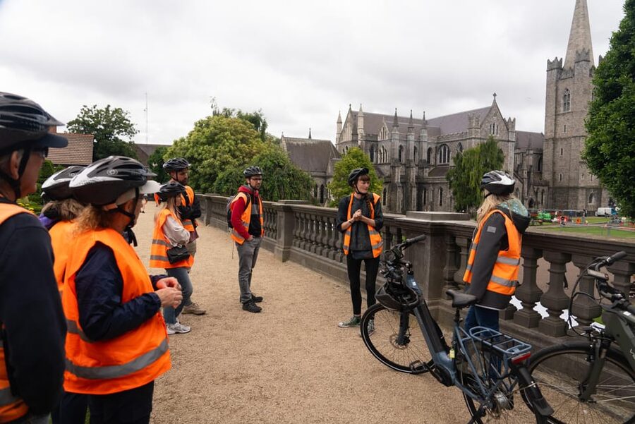 Dublin: Bike & E-Bike Tour with a Local Guide - Why a bike is a smart way to see Dublin