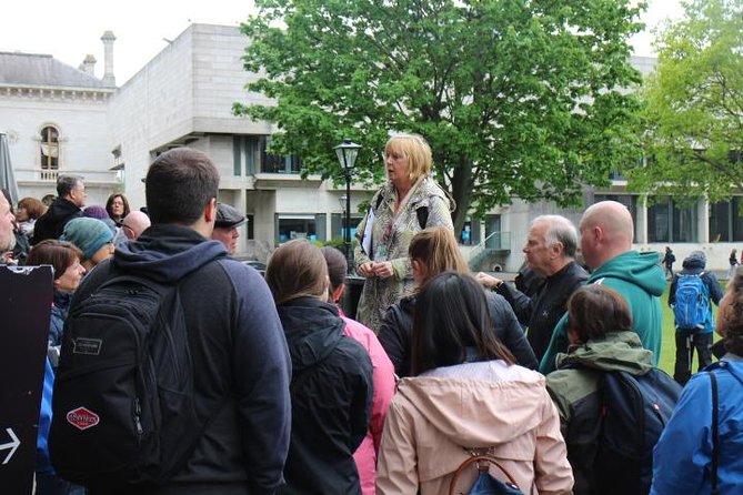 Dublin Book of Kells, Castle and Molly Malone Statue Guided Tour - Molly Malone and a bit of Dublin fun