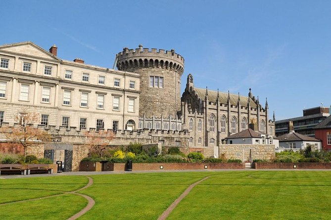 Dublin Book of Kells, Castle and Molly Malone Statue Guided Tour - How much walking should you expect?