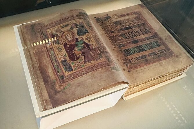 Dublin Book of Kells, Castle and Molly Malone Statue Guided Tour - Who should book this Dublin walking tour?