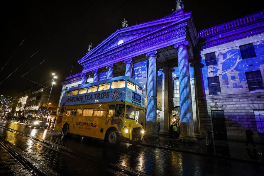 Dublin: Christmas Lights Festive Bus Tour with Afternoon Tea - City Hall and Trinity College under Christmas lights