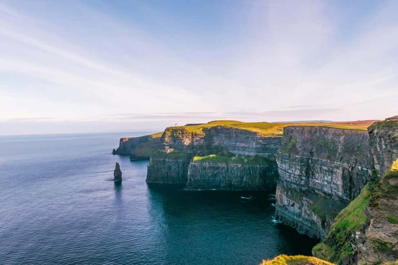 Dublin: Cliffs of Moher, Bunratty Castle and Ennis Day Trip - A short pause at Barack Obama Plaza