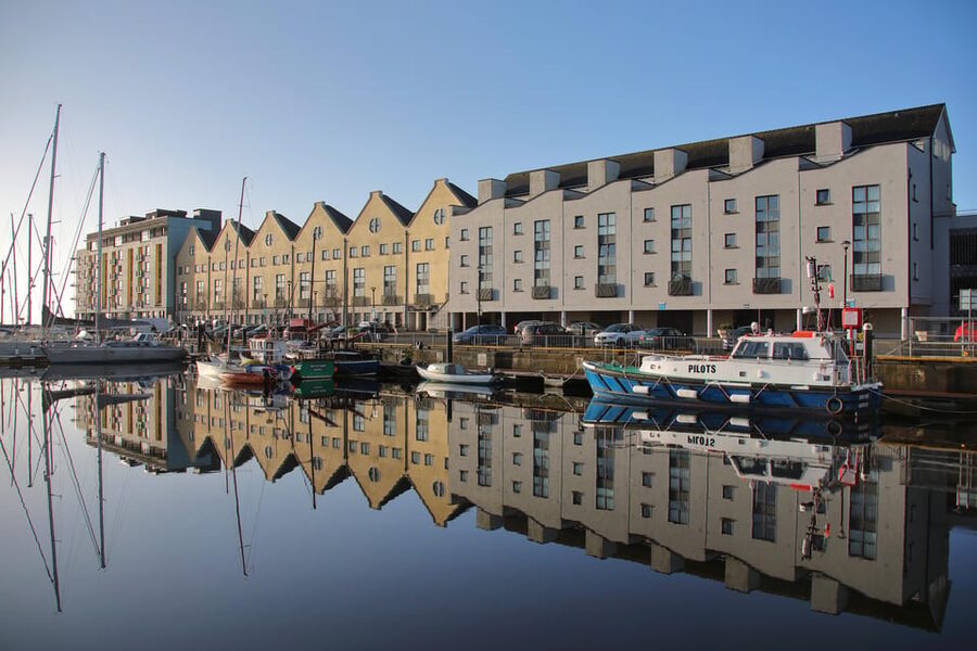 Dublin: Cliffs of Moher, Doolin, Burren, and Galway Day Trip - The long road west from Dublin