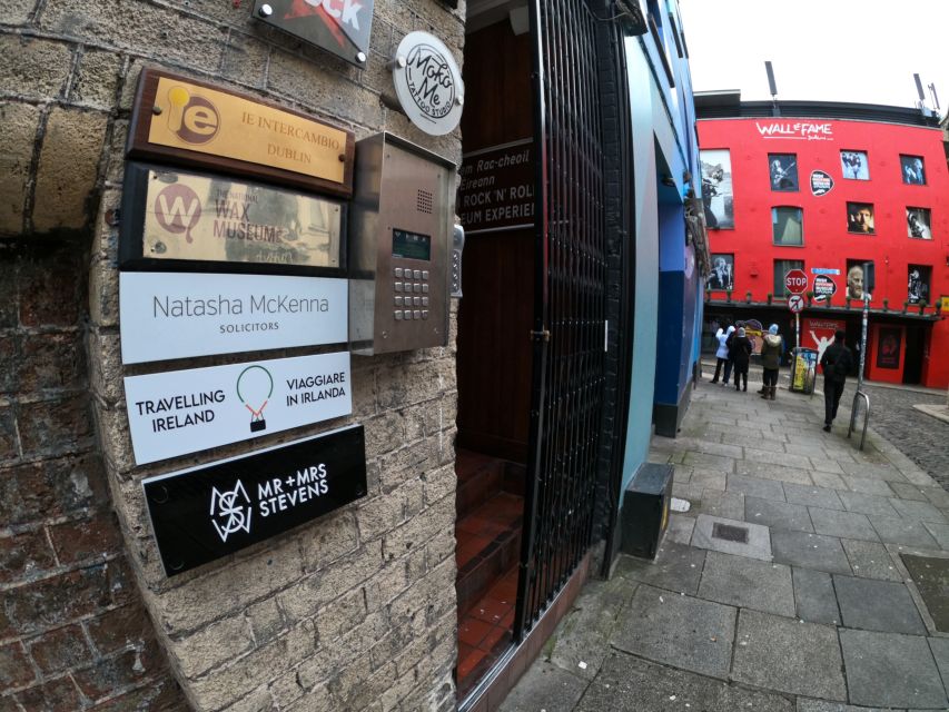 Dublin: Dublin City Highlights Private Guided Walking Tour - Leinster House and Oscar Wilde in Merrion Square