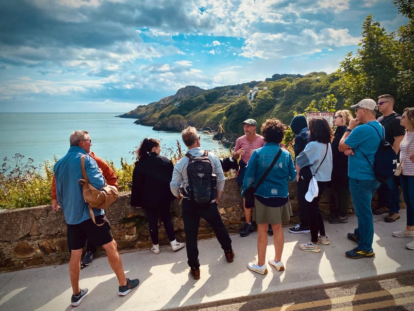 Dublin: Dublin Coastal Hike and Pints & Puppies - From the marina to the open coast