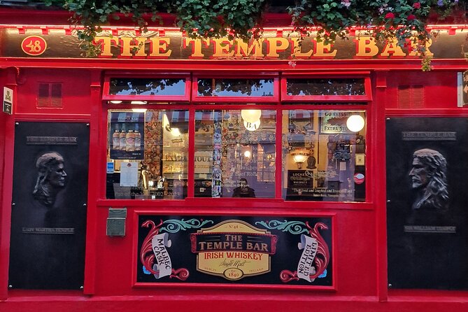 Dublin Express Private Guided Walking Tour - Molly Malone and the stories behind the statue