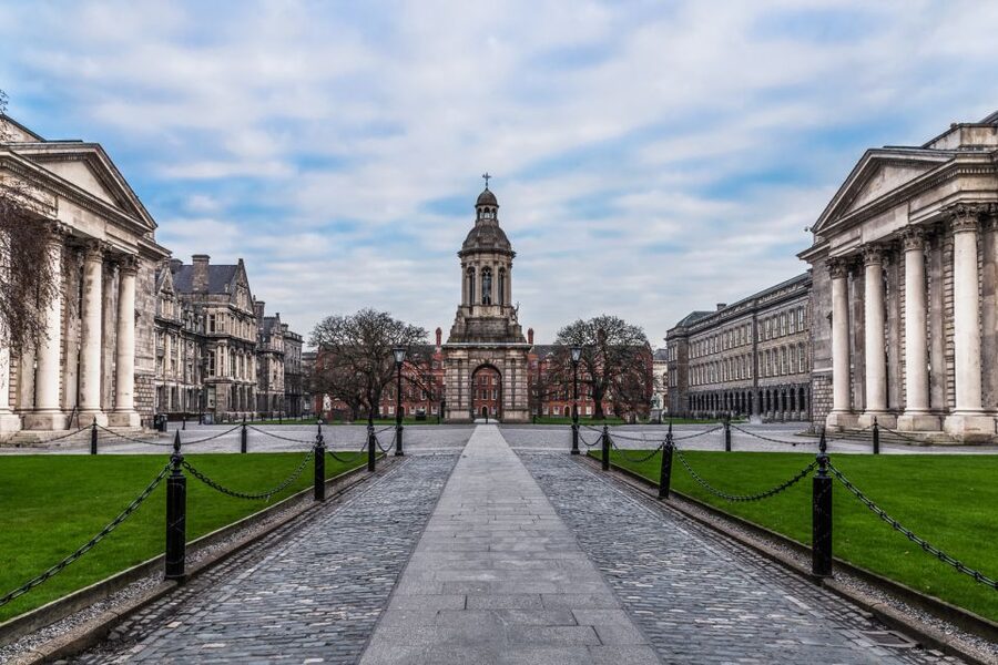 Dublin: Fast-Track Book of Kells Ticket & Dublin Castle Tour - Inside the Book of Kells presentation