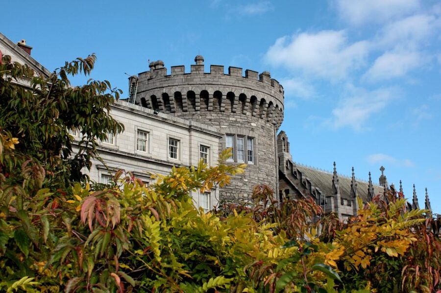 Dublin: Fast-Track Book of Kells Ticket & Dublin Castle Tour - Molly Malone adds a short Dublin pause