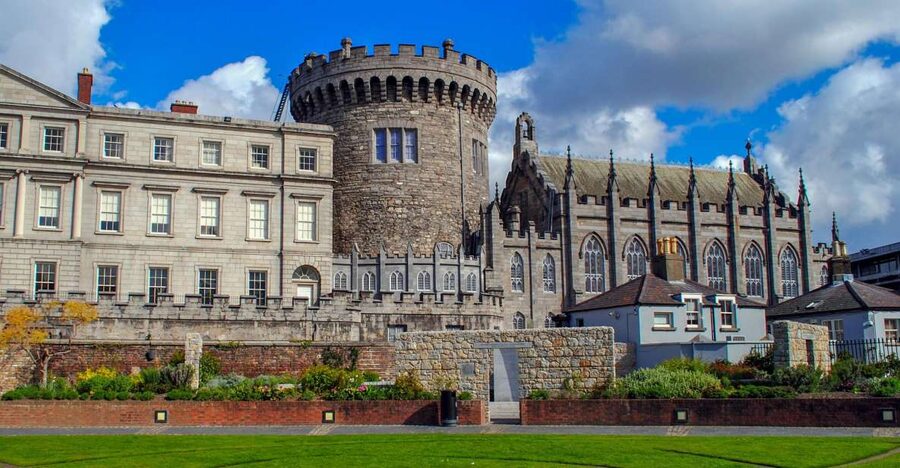 Dublin: Fast-Track Book of Kells Ticket & Dublin Castle Tour - What the $90 price covers