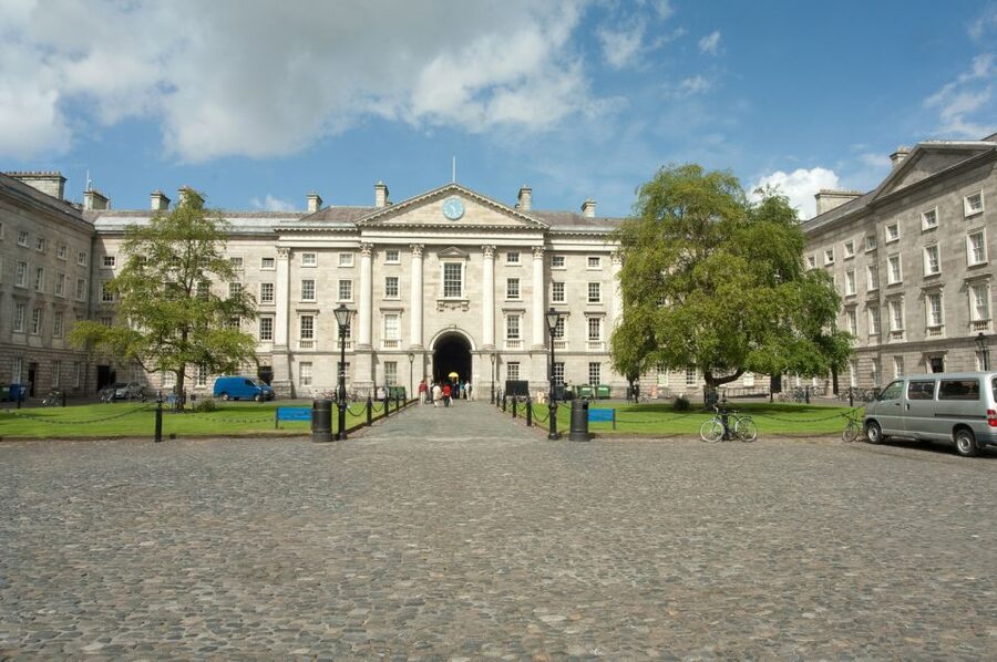 Dublin: Fast-Track Book of Kells Ticket & Dublin Castle Tour - The guides make the difference