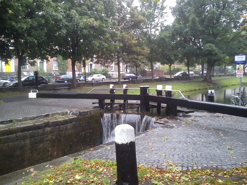Dublin: Grand Canal Cruise with Dinner - Drinks and the onboard bar