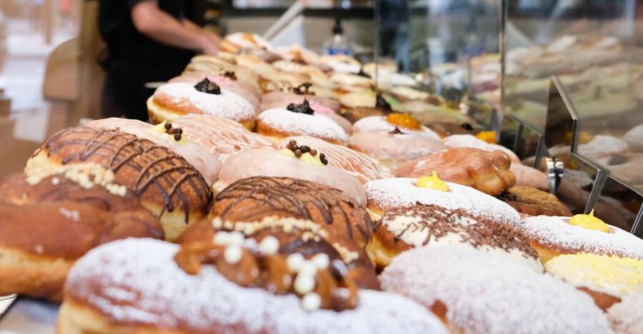 Dublin: Guided Delicious Donut Tour with Tastings - Grafton Street, Molly Malone, and the food between