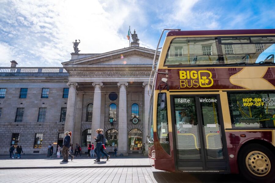 Dublin: Guinness Storehouse Ticket & Hop-on Hop-off Bus Tour - Arriving at the Guinness Storehouse