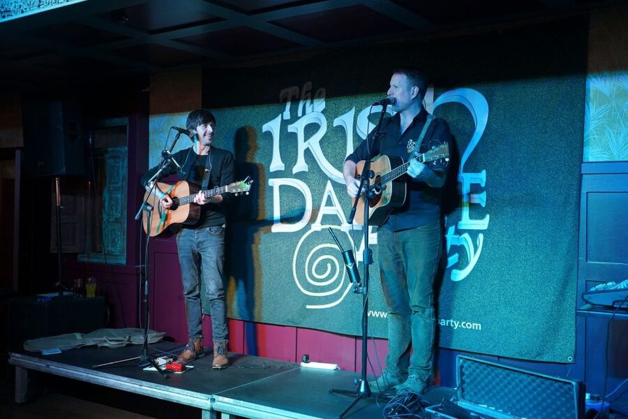Dublin: Irish Music and Dance Show with Dance Lesson - Starting at Merchant’s Arch in Temple Bar