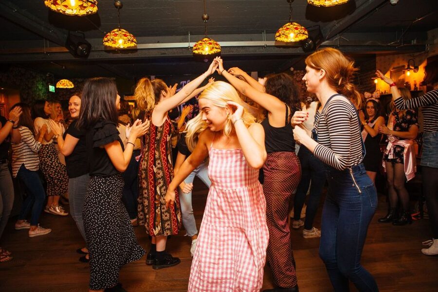 Dublin: Irish Music and Dance Show with Dance Lesson - The Merchant’s Arch setting and the extra cost