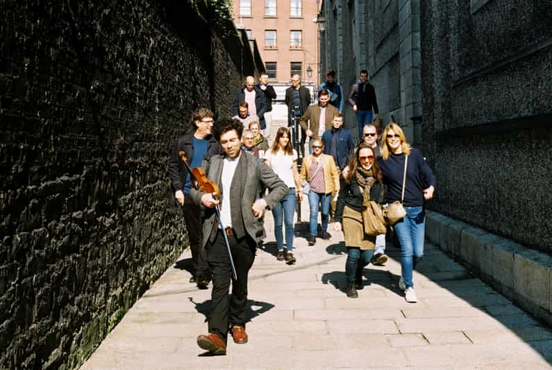 Dublin: Irish Music Walking Tour with Live Performance - The first steps: finding Dublin in its songs