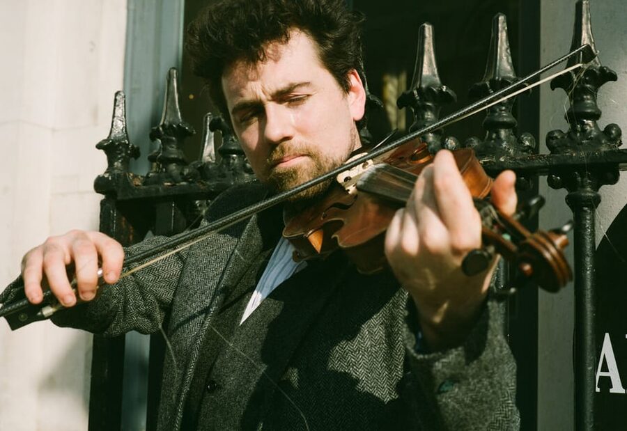 Dublin: Irish Music Walking Tour with Live Performance - A guide who can carry the whole afternoon
