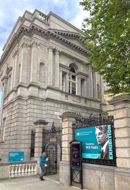 Dublin: Literary Walking Tour - Wilde, Yeats & Joyce - Stephens Green and the young James Joyce