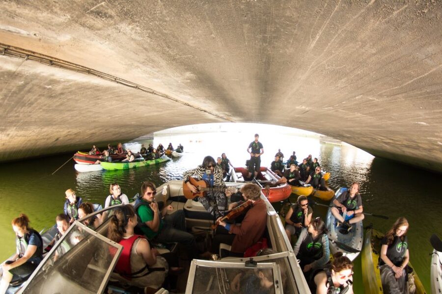 Dublin: Music Under the Bridges Kayaking Tour - Beginner kayaking without a hard workout
