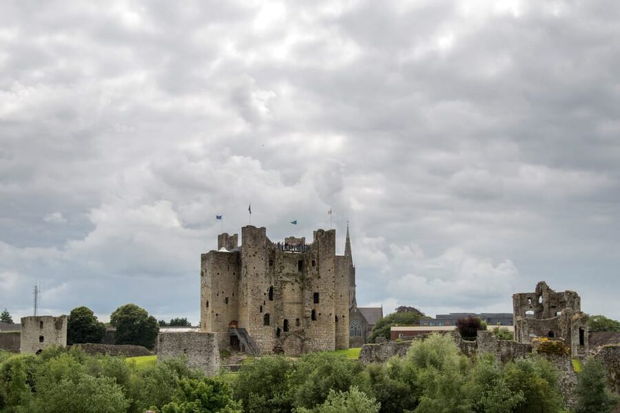 Dublin: Private Boyne Valley and Trim Castle Day Tour - What the $670 price really buys