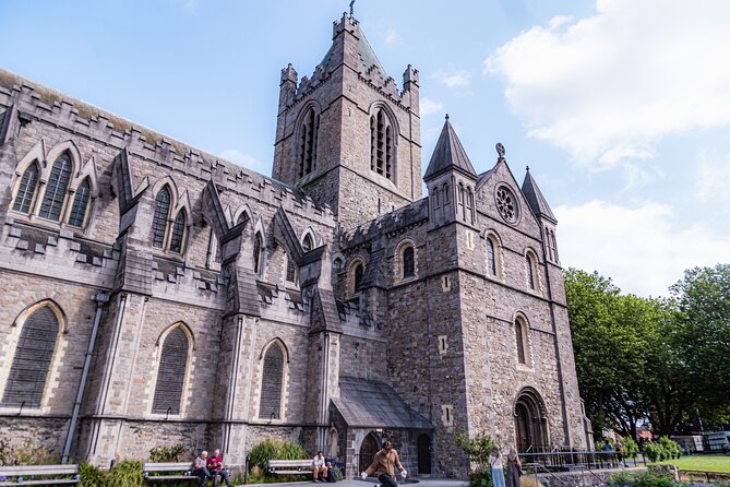 Dublin: Private Chauffeur Tour - Temple Bar, with time for a snack