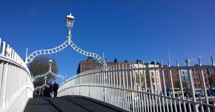 Dublin: Private City Tour in German - A Dublin tour built around your interests