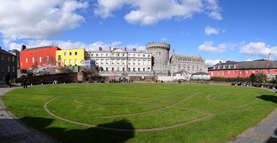 Dublin: Private Tour of City Monuments in Spanish - The Clarence Hotel and the Temple Bar district