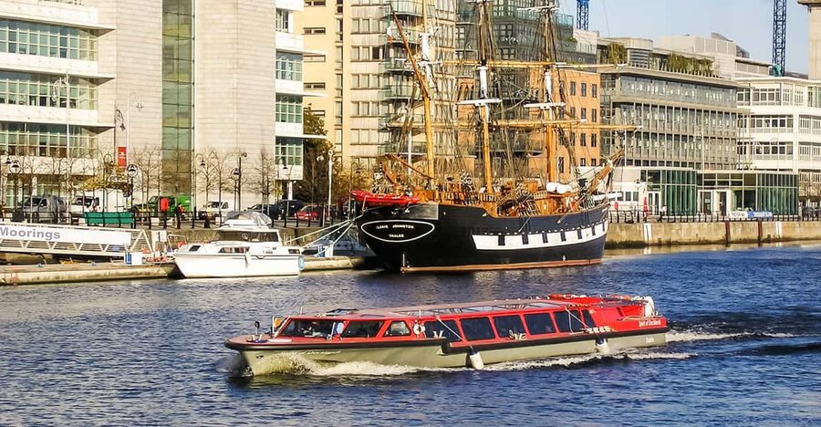 Dublin: River Liffey Sightseeing Cruise - Canals, reclaimed land, and surprising city facts