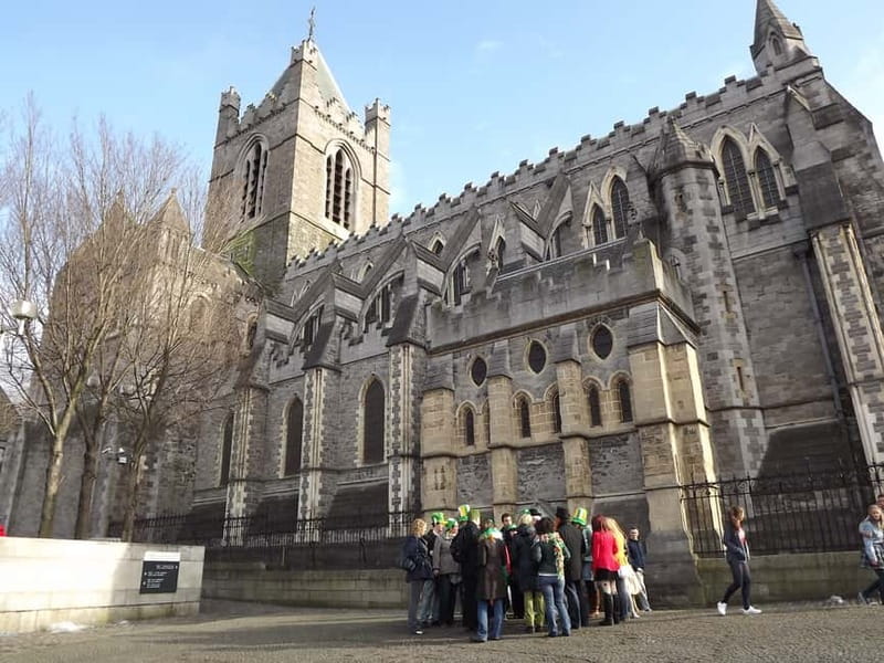 Dublin: Sightseeing Walking Tour in German - Fishamble Street, Smock Alley, and Temple Bar
