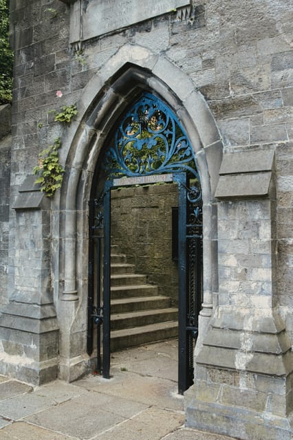 Dublin walking tour: ghosts & haunted places - Saint Stephen’s Green and the Shelbourne’s little ghost