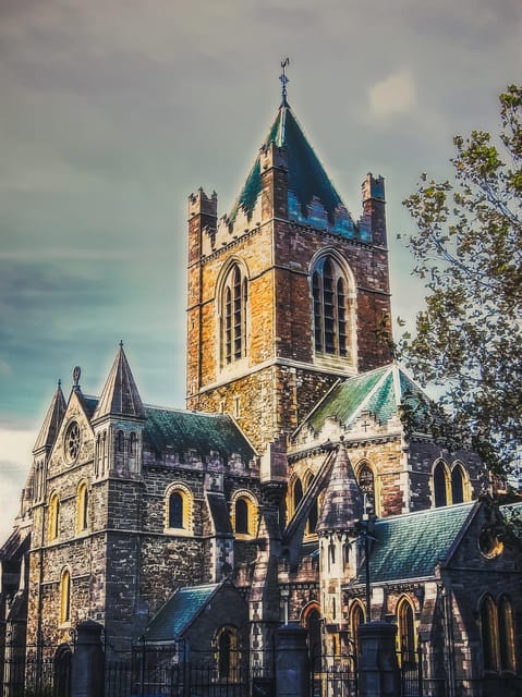 Dublin Walking Tour: Top 10 highlights - Temple Bar and Dublin’s social character