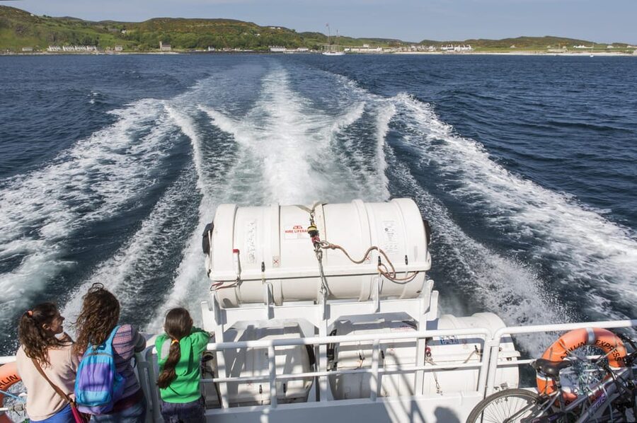 Fastnet Rock Lighthouse direct boat tour-Baltimore.Guided. - Circling the lighthouse at close range