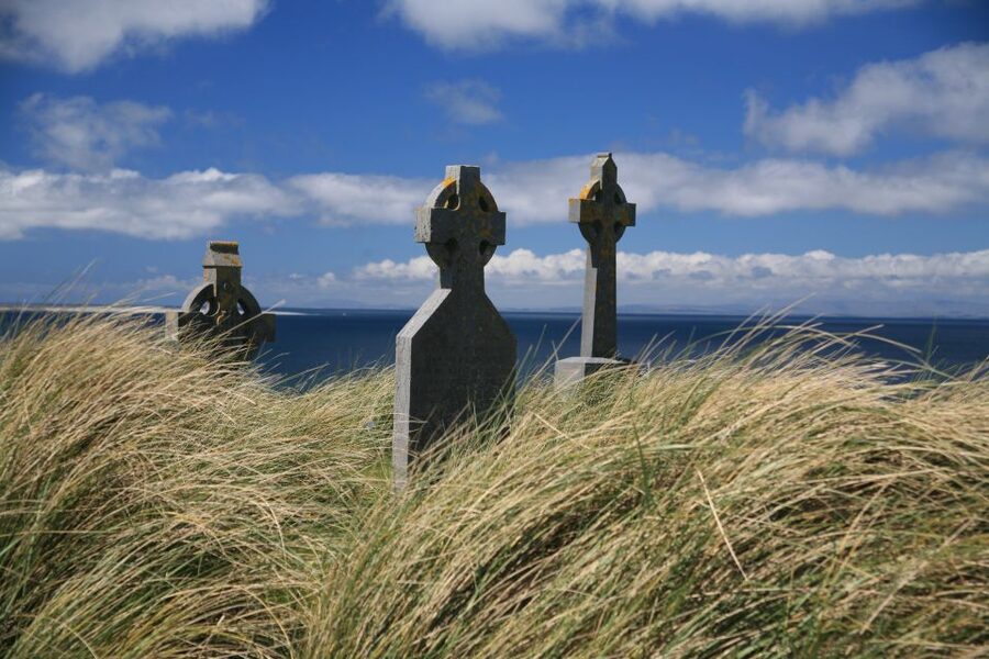 From Doolin: Day Trip to Inisheer with Bike or Bus Tour - Free time for a pint, beach, or a little wandering